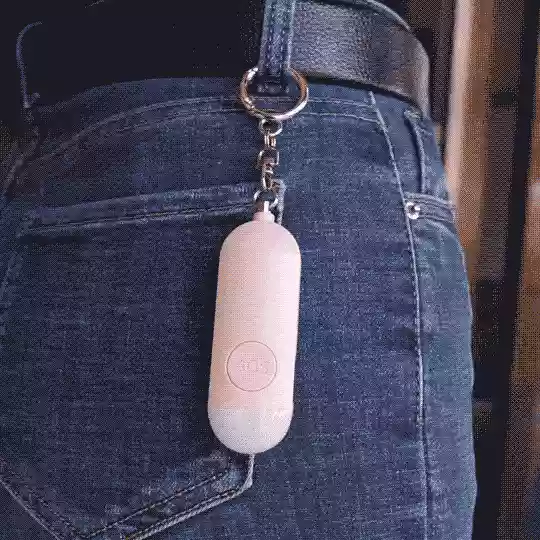 SOS Keychain Siren Alarm with LED Light 7 Pulling keychain from the opposite direction of the hanging2